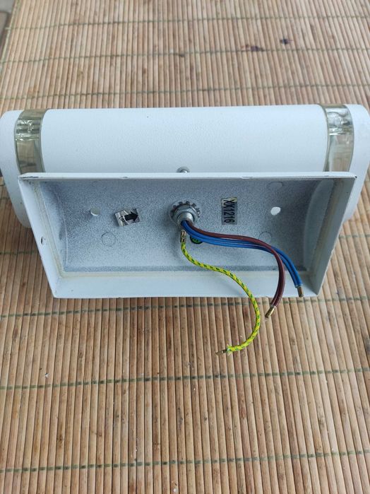 Масивен,метален, фасаден осветителен аплик пълен комплект с 4бр.крушки