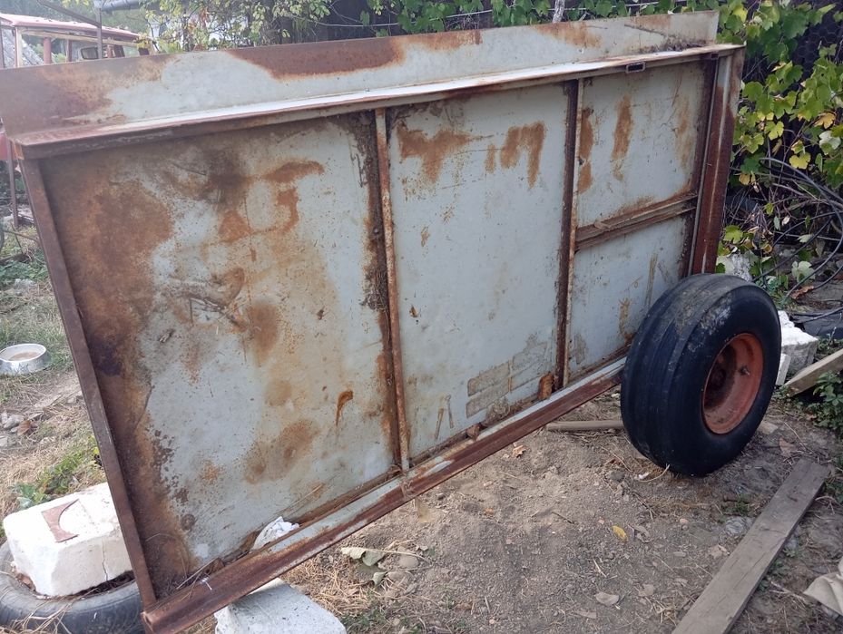 Semiremorca agricolă monoax neterminată