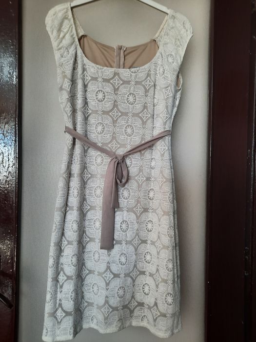 Rochie de ocazie din dantelă și sacou satinat