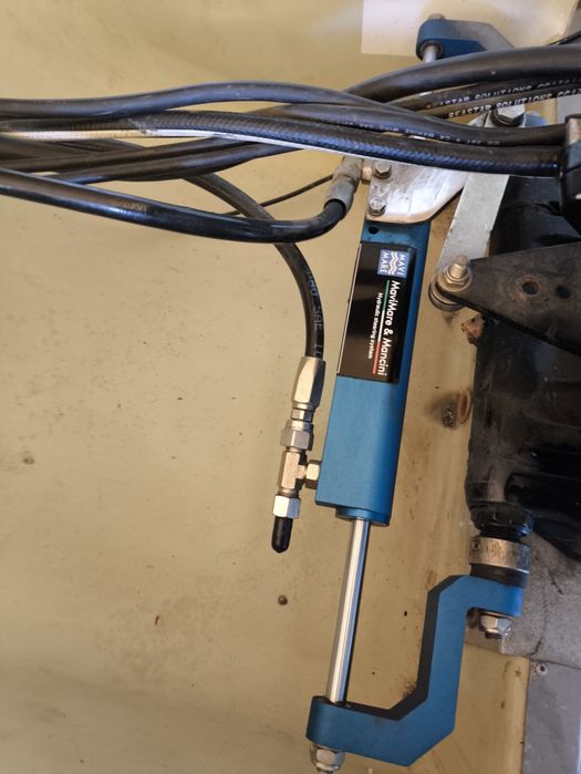 Barca cu motor Mariner Mercury 60 cp Efi si peridoc 750 kg