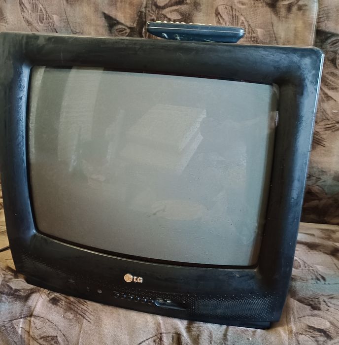 Телевизор LG в рабочем состоянии