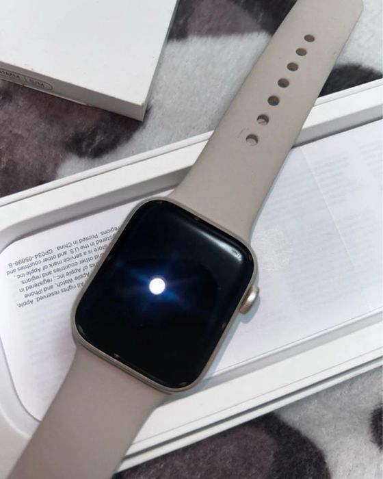 Apple Watch SE, 40MM, Starlight Aluminum Case