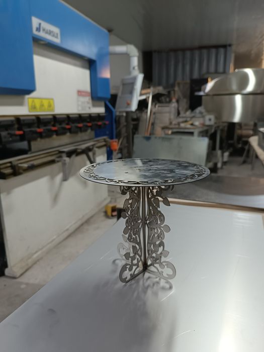 Элитный дизайнерский стол из нержавейки stol