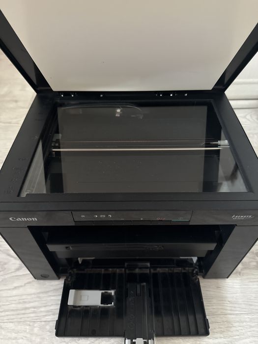 Продам Принтер Canon  i-sensys mf3010