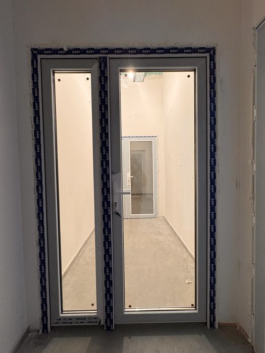 Пластиковые двери , алюминиевые двери