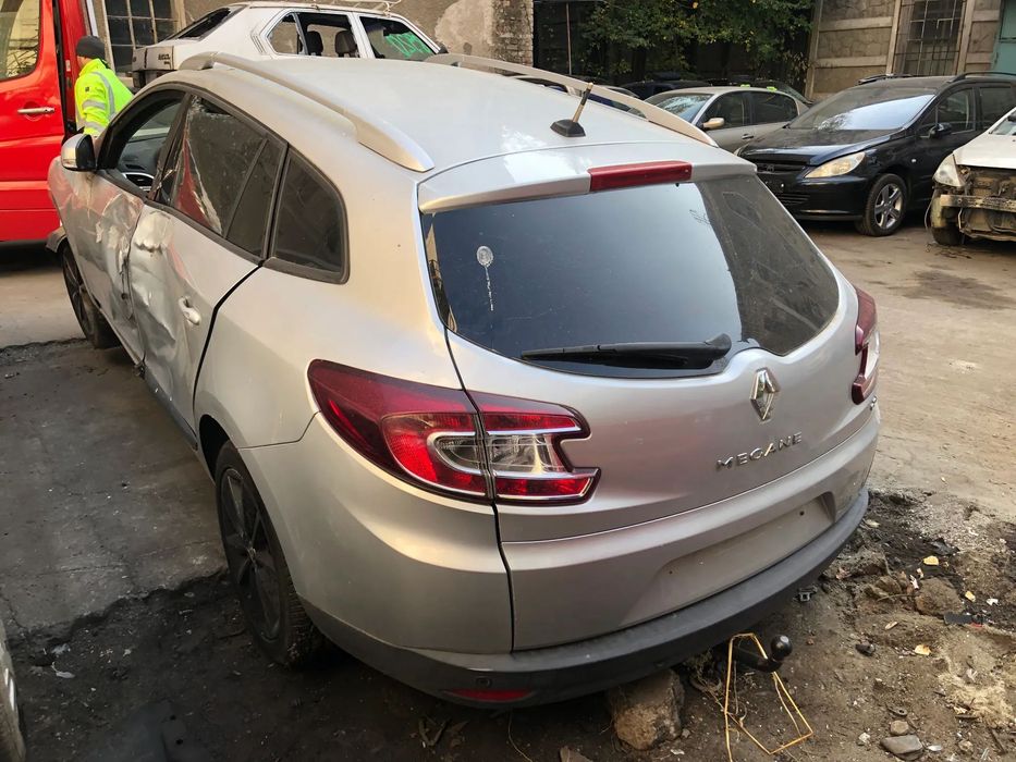 Dezmembrez Renault Megane 3 break 2012 gri DCI