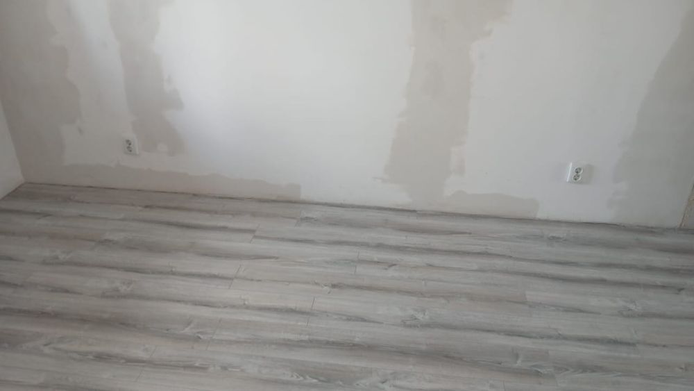 Укладка ламината и кварцвинила