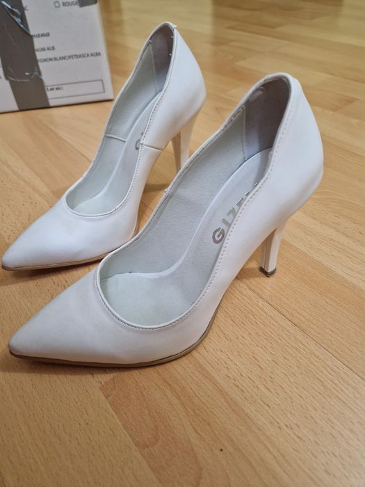 Pantofi albi de piele