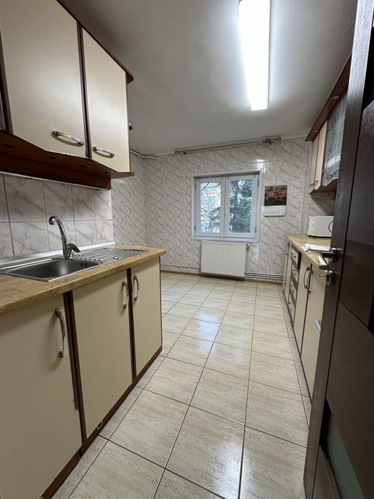 Apartament 4 camere de inchiriat