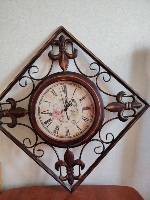 Продам часы на стену