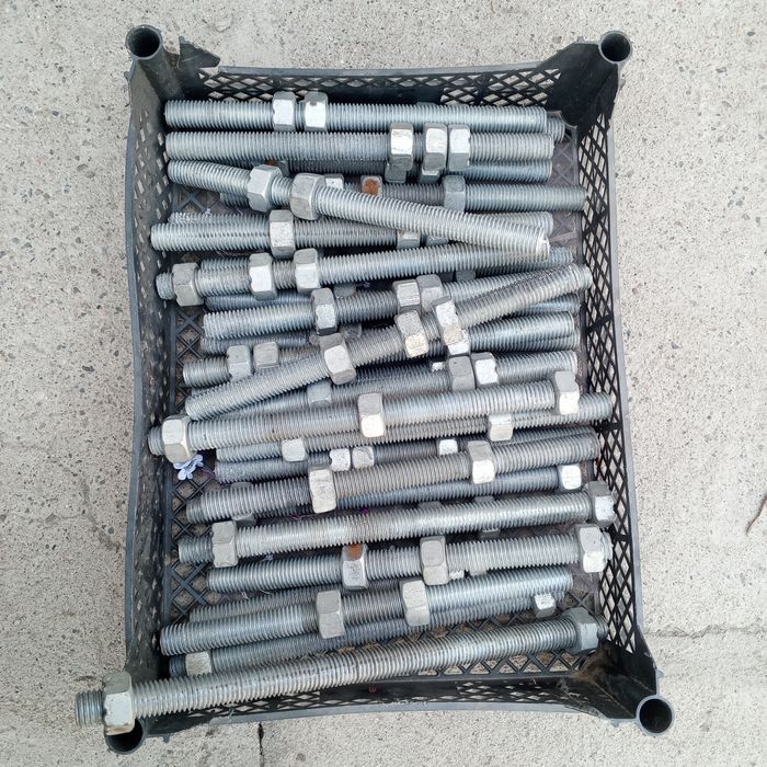 Болты с гайкоми ..