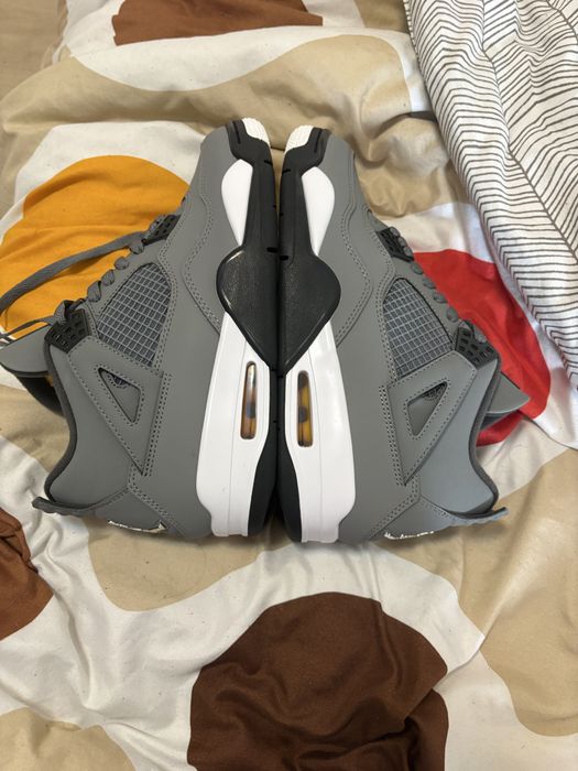 Air Jordan 4