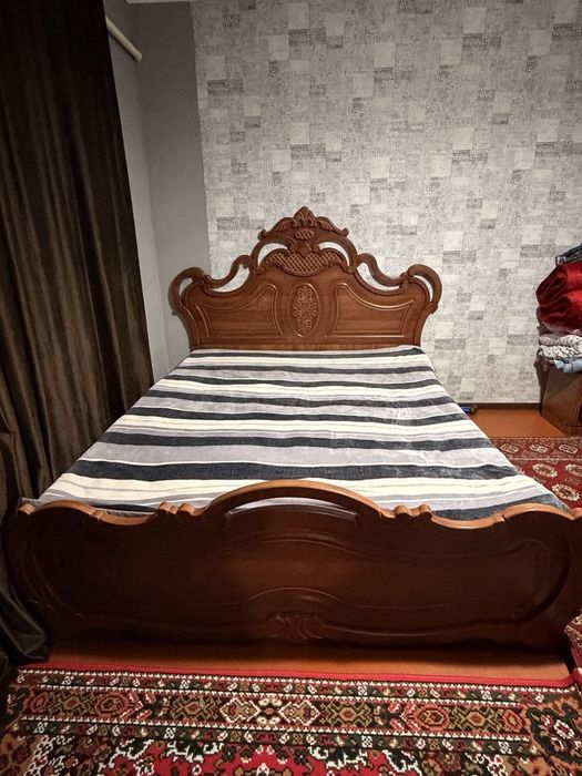 Продается спальная гарнитура.