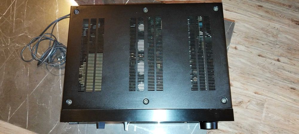 Продавам аудио усилвател SONY F 505 SE