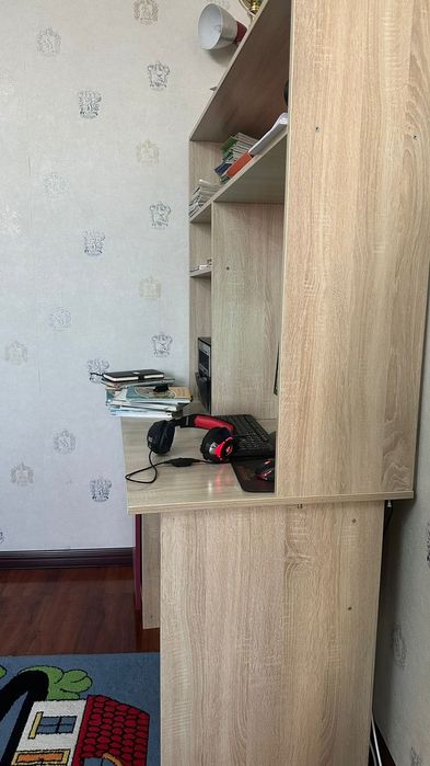 Письменный стол с полками