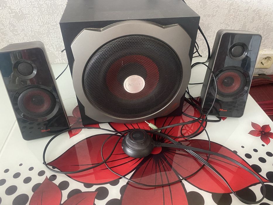 Колонка музыкальная аукс есть