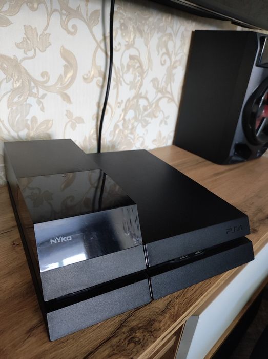 Продам PS4 FAT 500 GB в комплекте за 95000