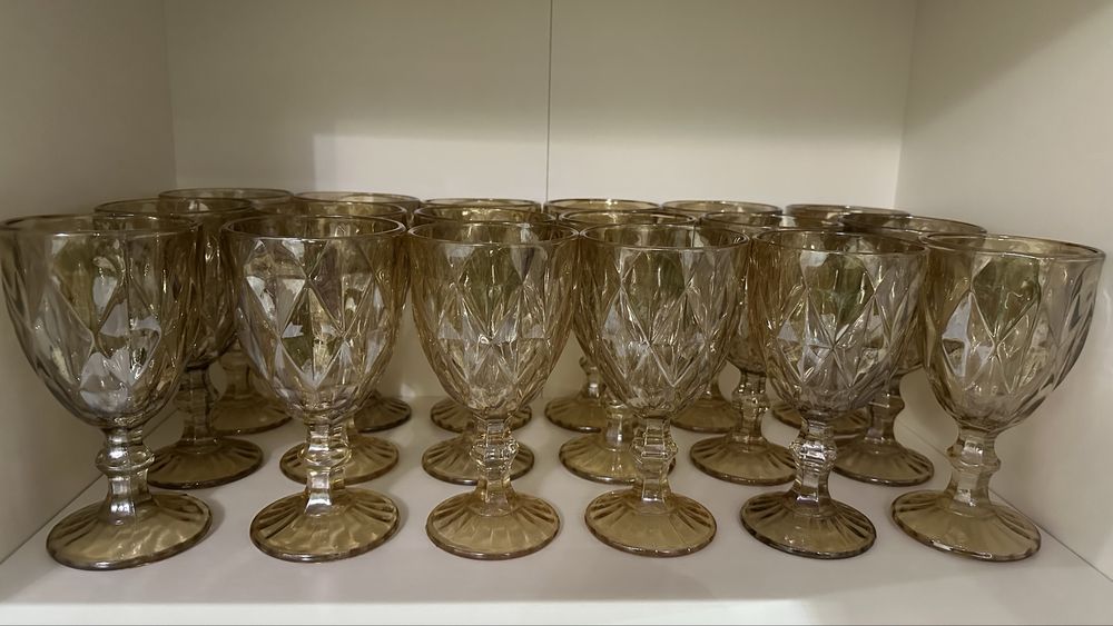 Продам столовые посуды