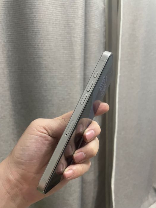 продаю айфон 15про мах 256