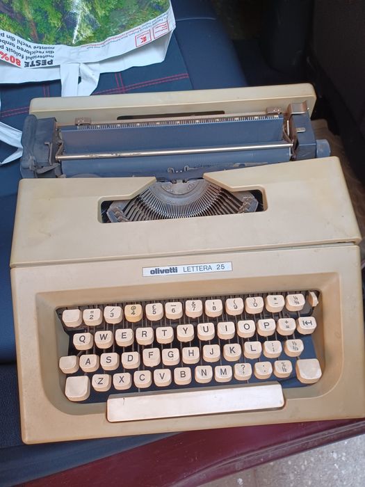 Masina de scria,  mașină de tricotat