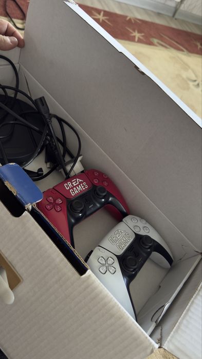 Продам PS5 с 2мя джойстиками