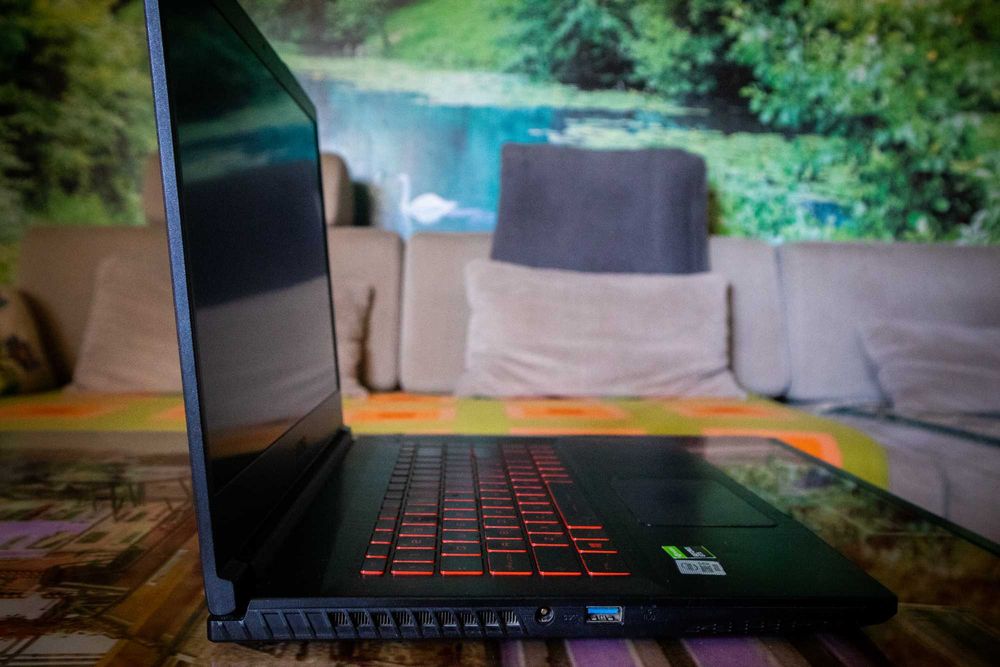 Продавам лаптоп MSI GF63 Thin 11SCXR