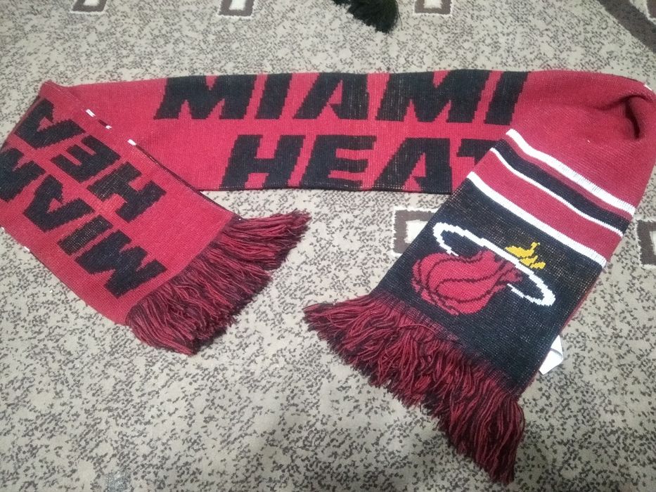 Продам оригинальный шарф Miami Heat из NBA.