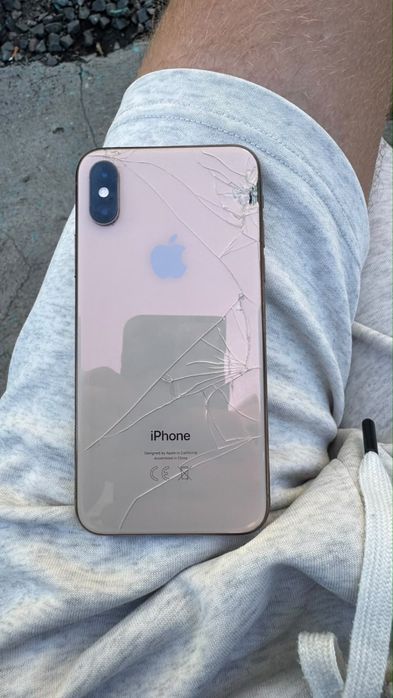 Продам Iphone XS