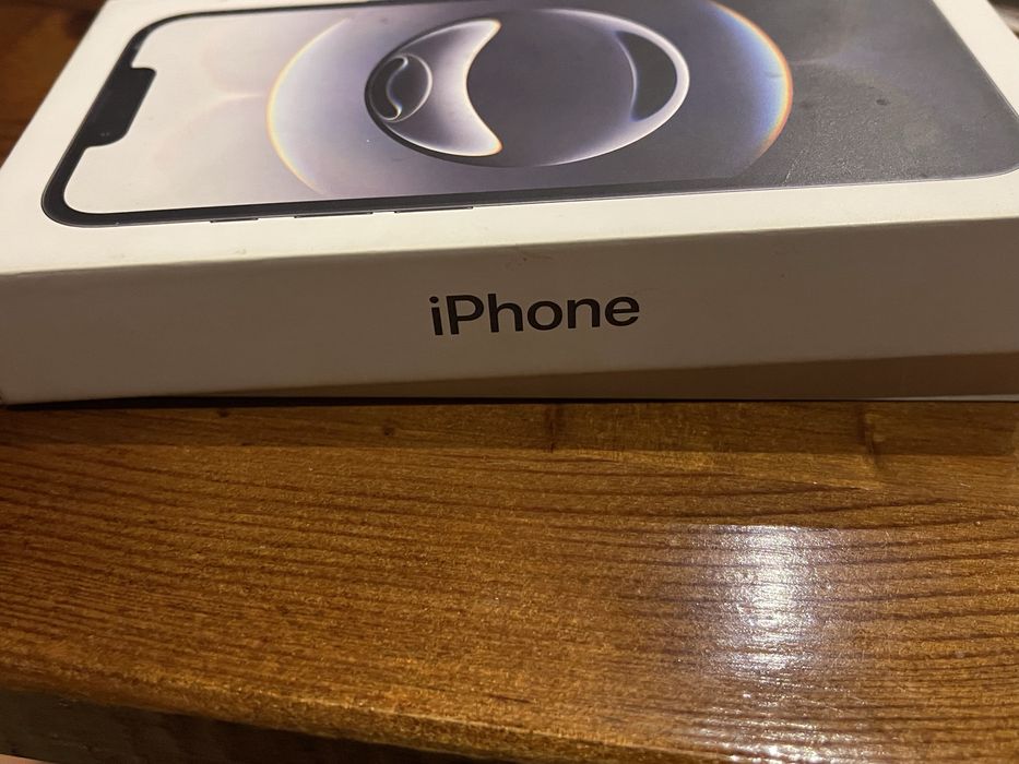 Продавам iPhone 16e