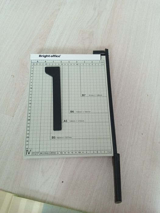 Резчик бумаги модель 8294