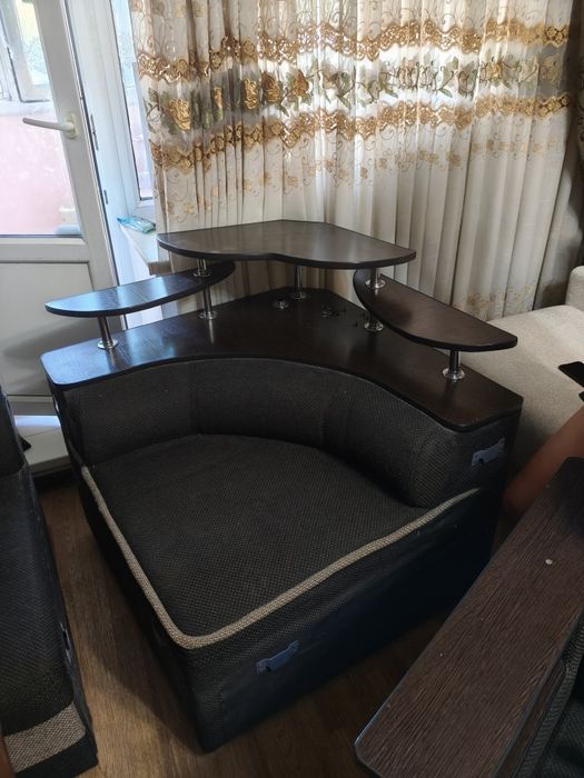Угловой выкатной диван и кресло