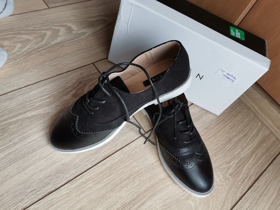 Обувки, черни с връзки