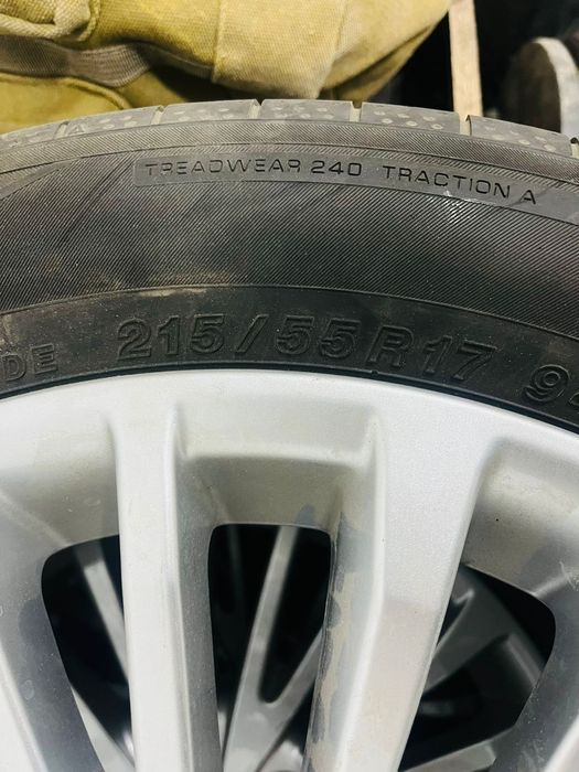 Продам комплект шины вместе с титанкой