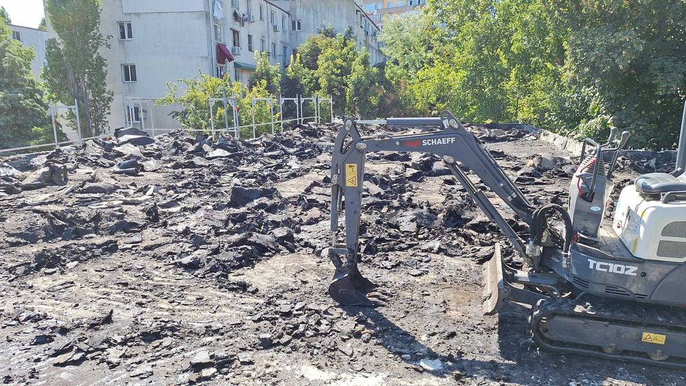 Inchiriez Miniexcavator