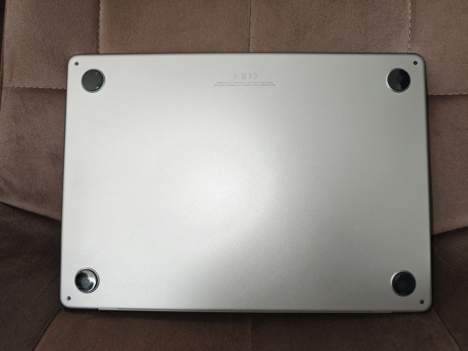 Vând macbook Air m2