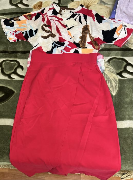 Продаю все платья