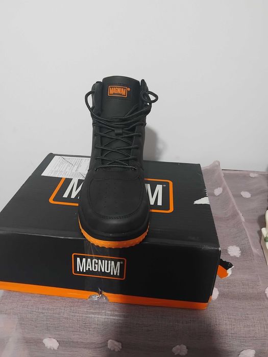 Vand ghete barbati masura 43 noi cu eticheta si ambalaj