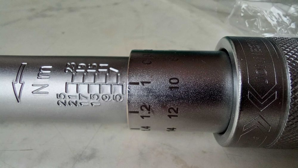 Jonnesway T04060 динамометрический ключ.