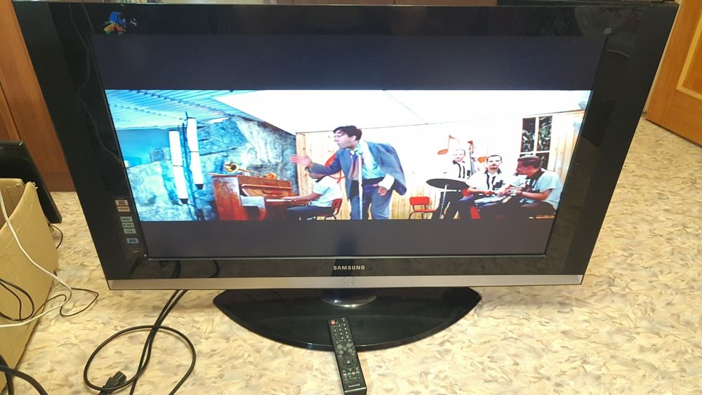 Продается телевизор Samsung (102см).