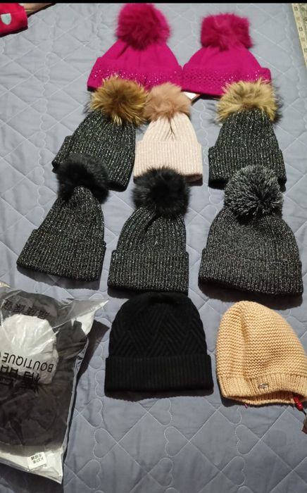 Шапки зимние продаётся