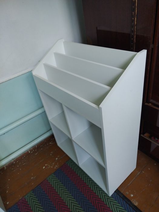 Стеллаж для книг и игрушек детей