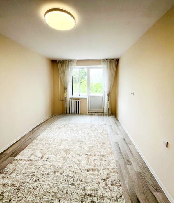продам 1-ком. 32кв. 2мкр. 3-этаж