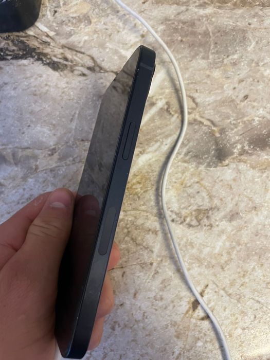 Айфон 13 в хорошем состоянии