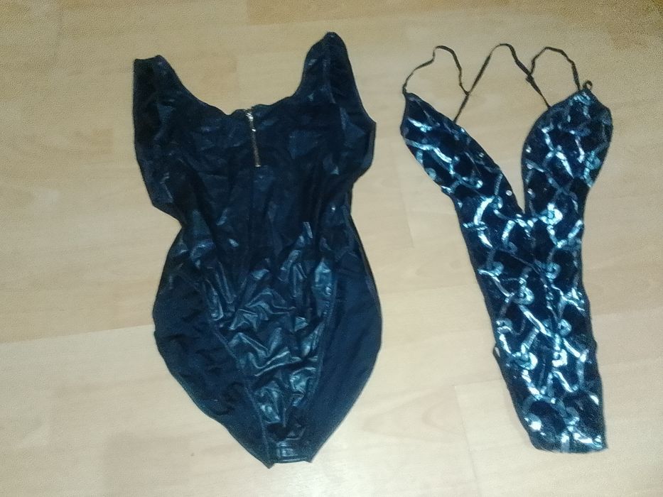 Costume noi de baie cu spatele gol