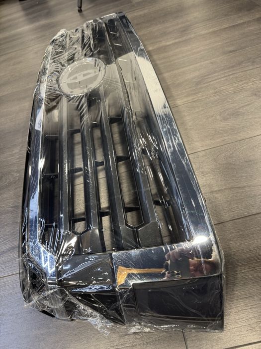 Решетка тойота секвоя фейслифт 2020г. / Toyota sequoia grill facelift