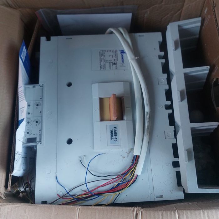 Автомат  1600А новый