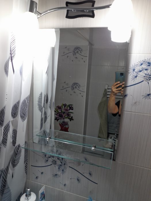 Vând oglinda cu 2 spoturi
