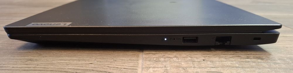 Lenovo V15 | Ryzen 7520 | 16GB DDR5 | 512 SSD | 610M 2GB
