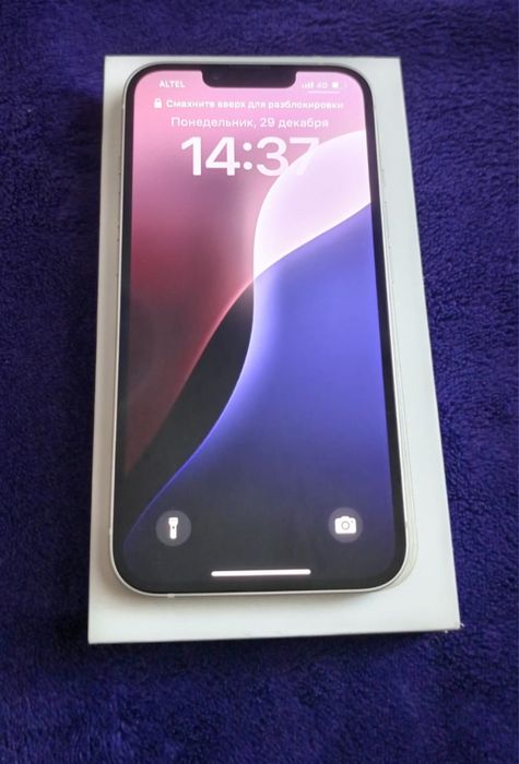 Продам IPhone 13