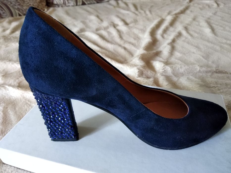 Продам туфли замшевые